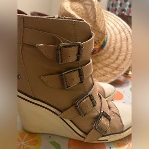 Vera Wang Heels wedge Sneakers